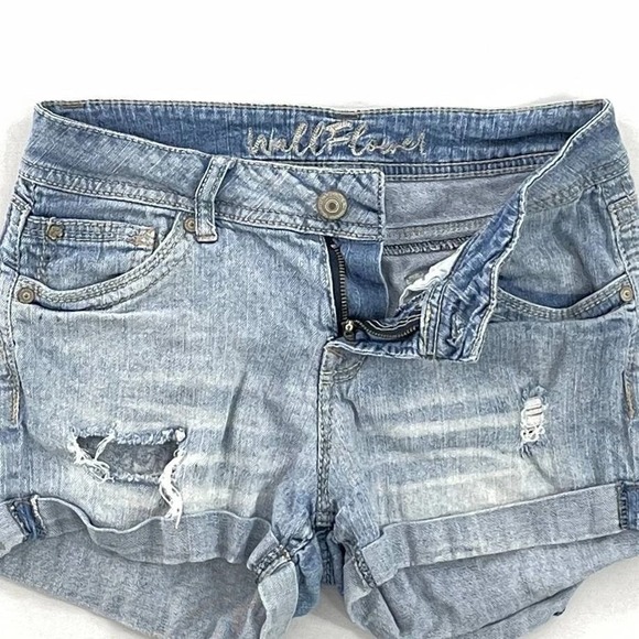 WallFlower Denim Shorts Distressed Cuffed‎ Hem Low Rise Light Wash SIZE 7 - Picture 3 of 5